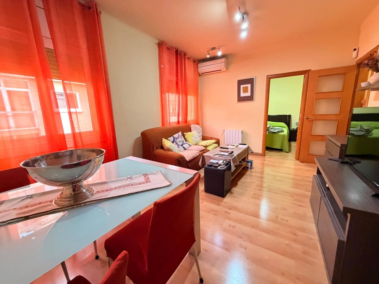 3 bedroom Flat for sale in L'Hospitalet de Llobregat - € 199,000 (Ref: 9843482)