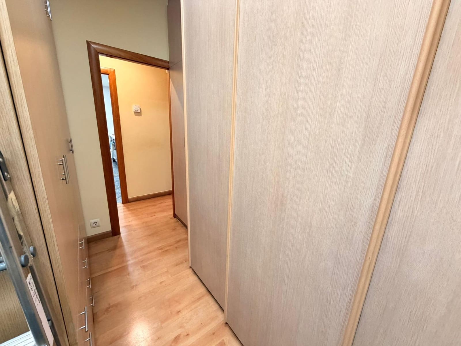 3 bedroom Flat for sale in L'Hospitalet de Llobregat - € 199,000 (Ref: 9843482)