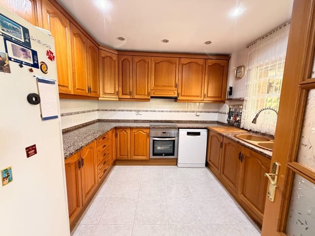 4 soveværelse Rækkehus til salg i Sant Vicenç de Montalt - € 660.000 (Ref: 9851868)