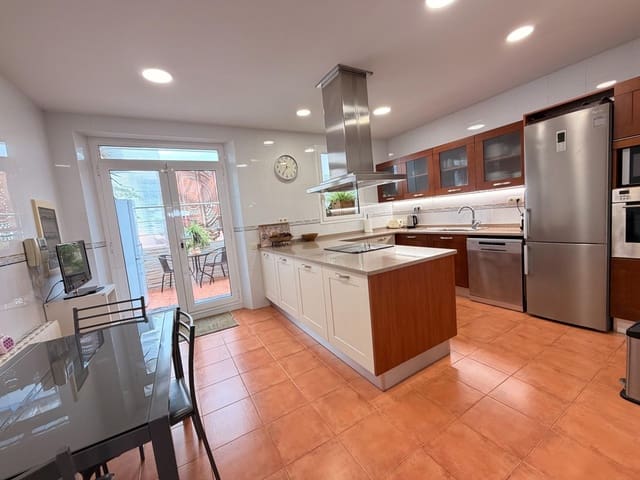 4 sypialnia Dom szeregowy na sprzedaż w El Masnou z garażem - 870 000 € (Ref: 9958056)