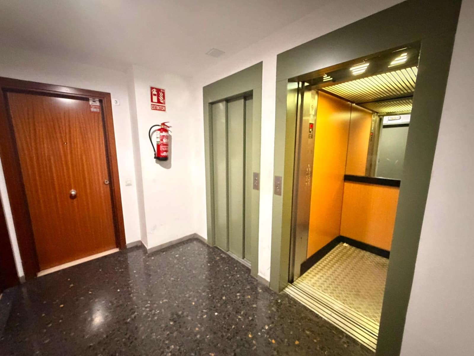 3 soveværelse Lejlighed til salg i Badalona - € 159.000 (Ref: 9970714)