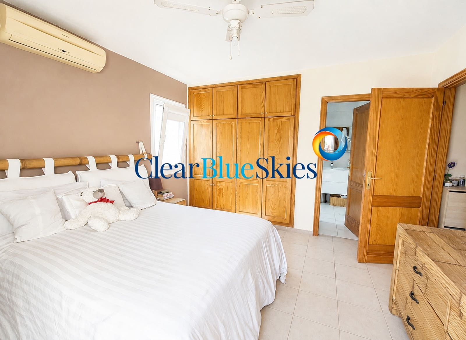 4 quarto Casa em Banda para venda em El Madronal com piscina garagem - 595 000 € (Ref: 10023345)