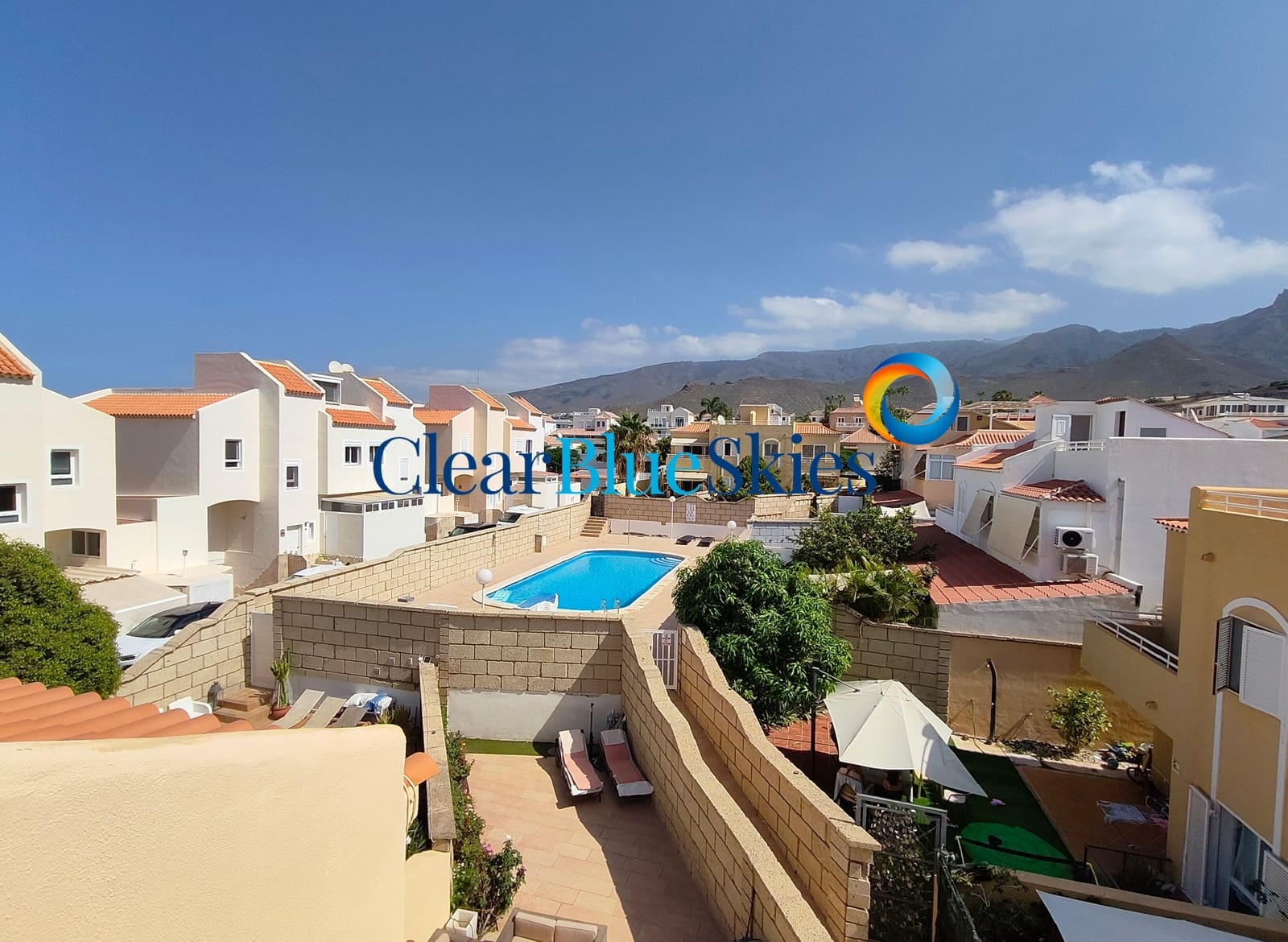 4 quarto Casa em Banda para venda em El Madronal com piscina garagem - 595 000 € (Ref: 10023345)