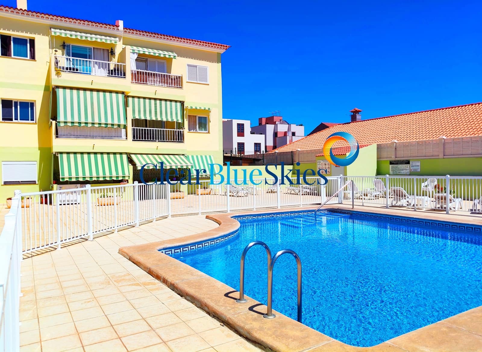 Apartamento de 1 habitación en Costa del Silencio en venta con piscina garaje - 175.000 € (Ref: 10046327)