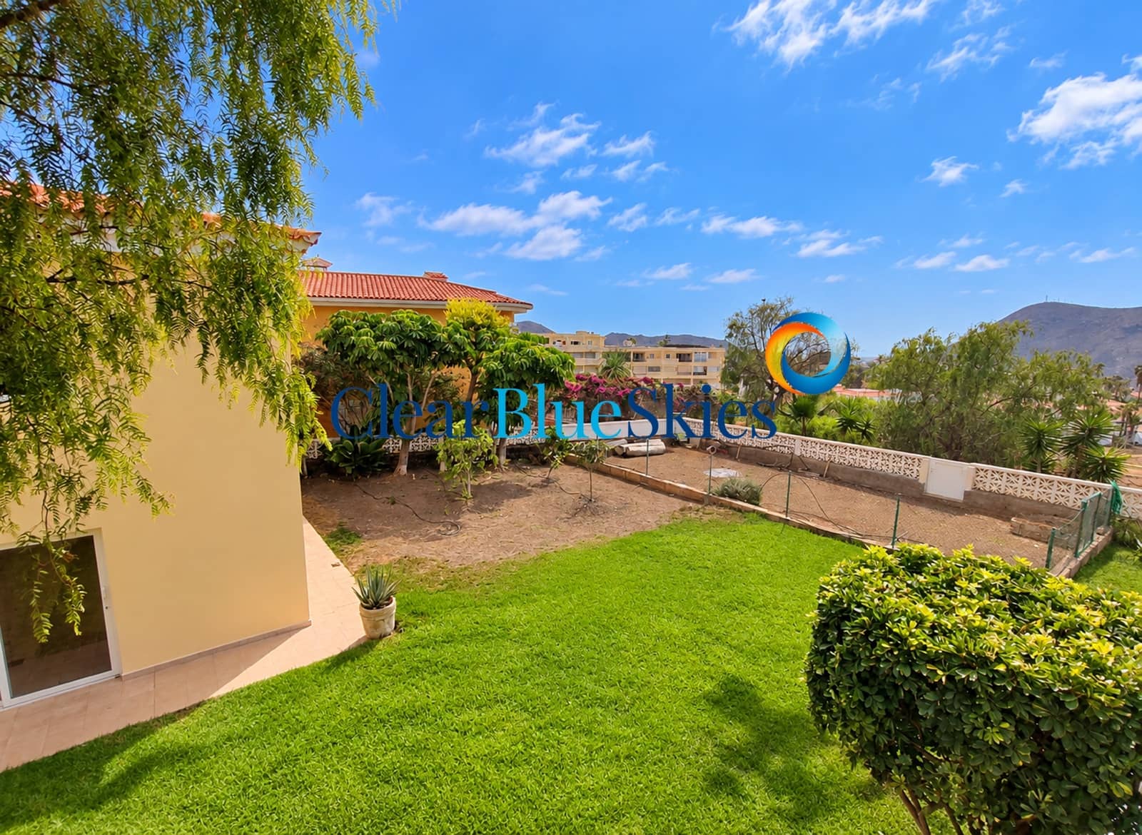 8 Zimmer Villa zu verkaufen in Chayofa mit Garage - 1.495.000 € (Ref: 10141622)