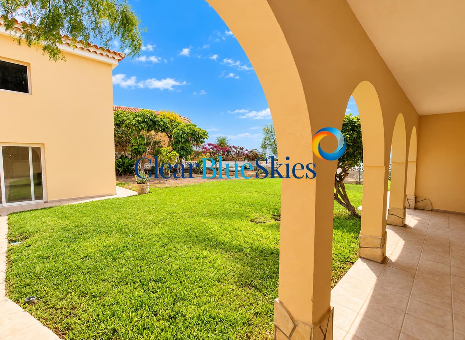 8 Zimmer Villa zu verkaufen in Chayofa mit Garage - 1.495.000 € (Ref: 10141622)