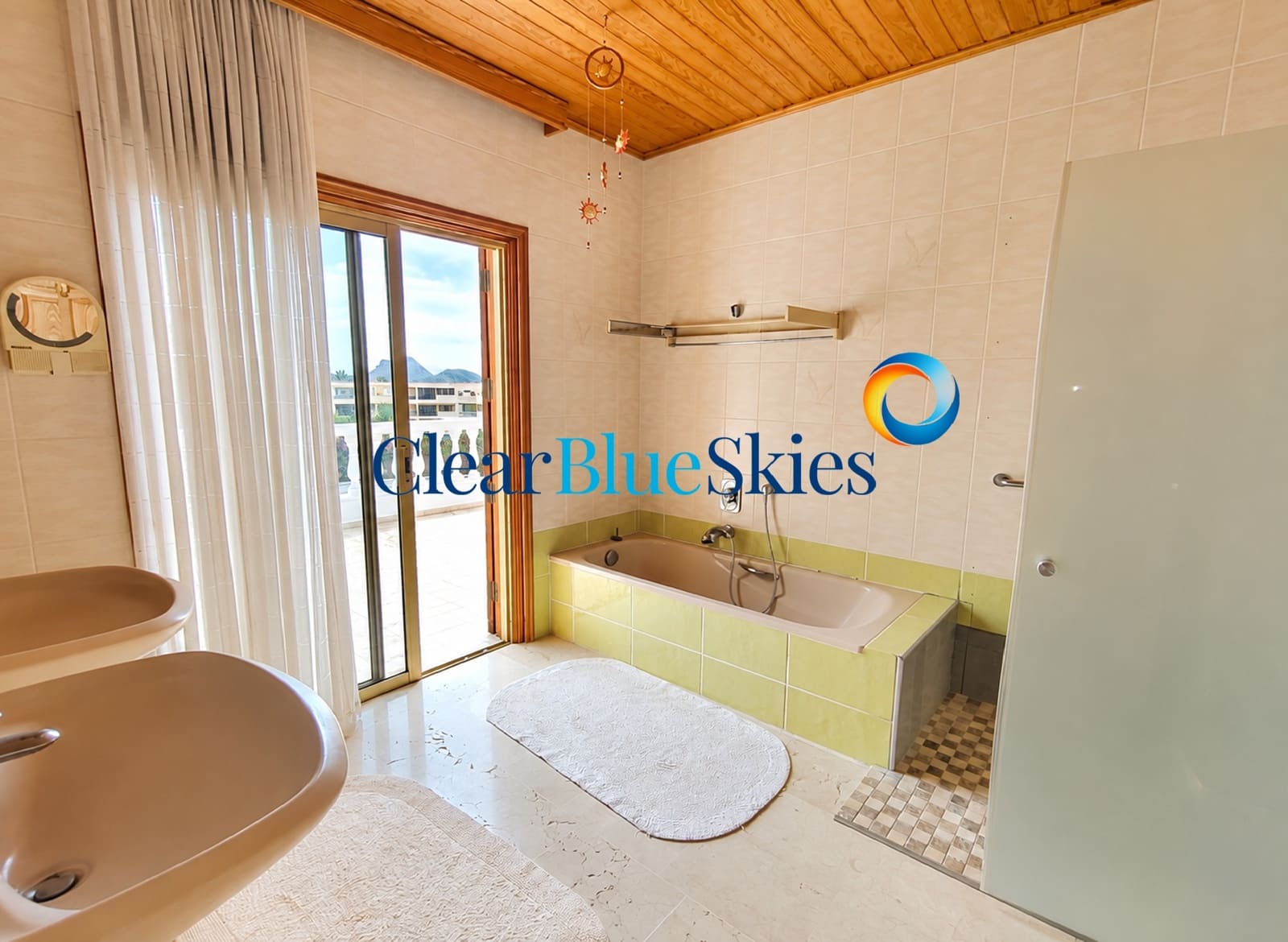 8 Zimmer Villa zu verkaufen in Chayofa mit Garage - 1.495.000 € (Ref: 10141622)