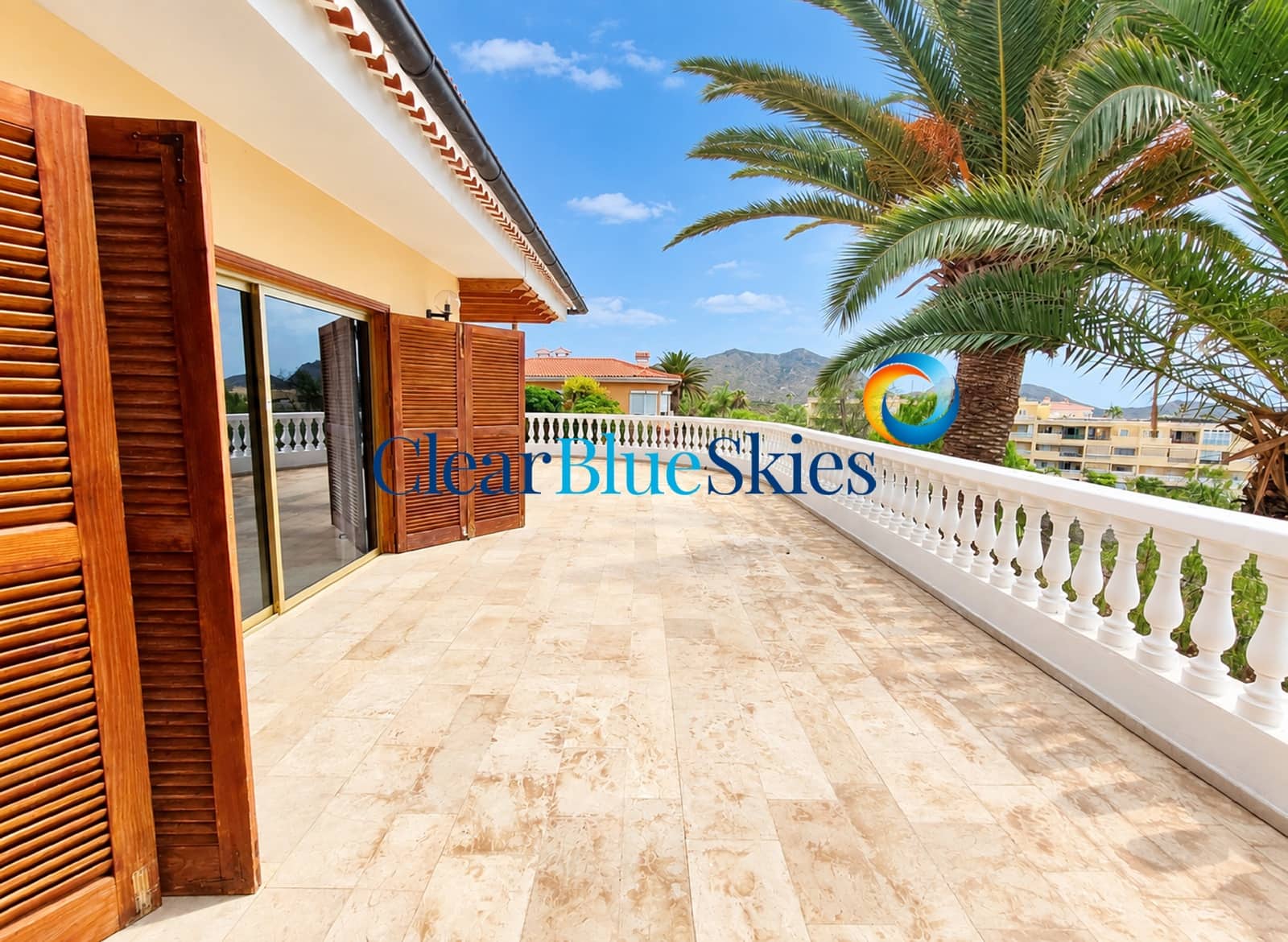 8 Zimmer Villa zu verkaufen in Chayofa mit Garage - 1.495.000 € (Ref: 10141622)