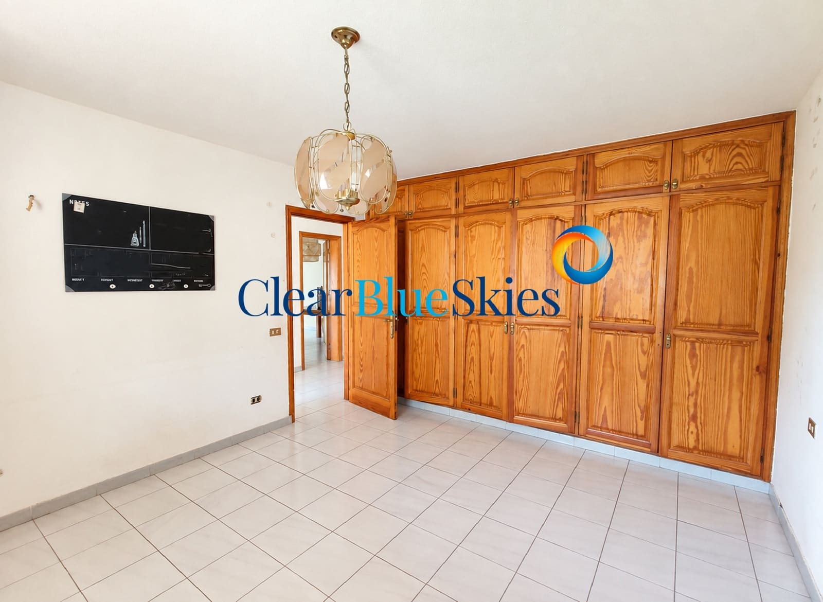 8 bedroom Villa for sale in Chayofa with garage - € 1,495,000 (Ref: 10141622)