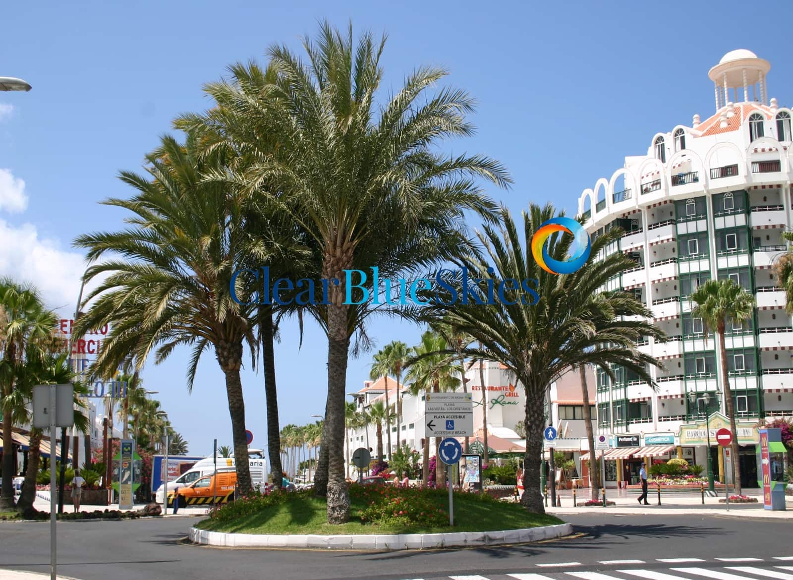 3 bedroom Villa for sale in Playa de las Americas with pool garage - € 870,000 (Ref: 10155828)