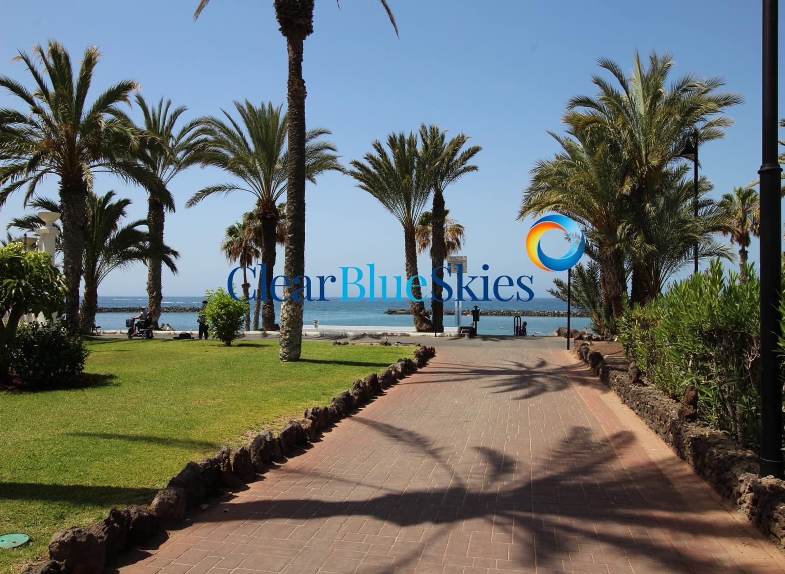 3 bedroom Villa for sale in Playa de las Americas with pool garage - € 870,000 (Ref: 10155828)