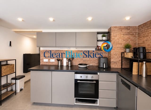 1 bedroom Apartment for sale in Los Cristianos, Arona with pool garage - € 299,000 (Ref: 10158075)