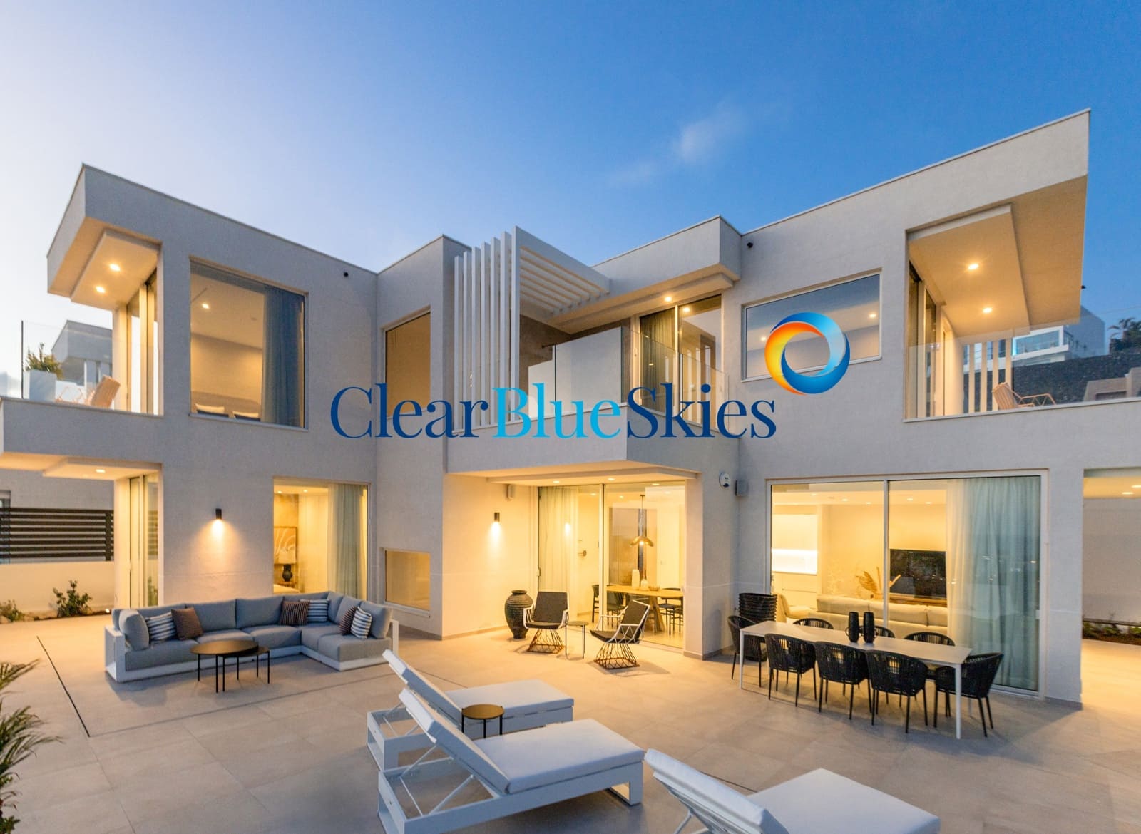 5 soveværelse Villa til salg i San Eugenio med swimmingpool - € 1.912.900 (Ref: 5512960)