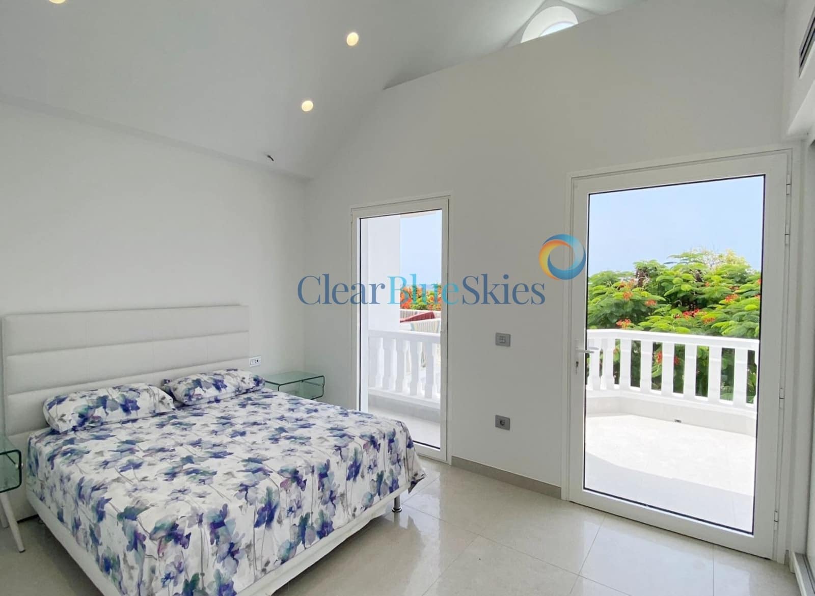 3 soveværelse Villa til salg i Playa Fanabe med swimmingpool garage - € 1.400.000 (Ref: 7405062)