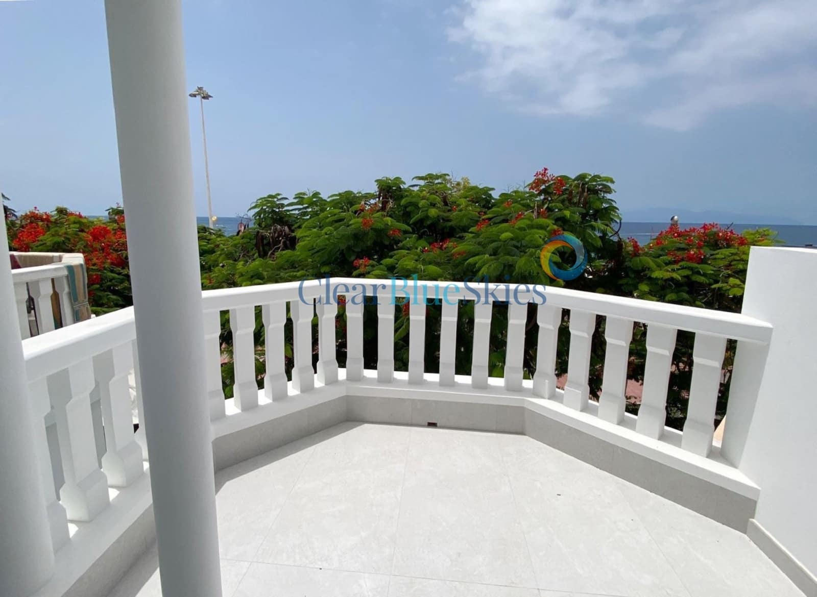 3 soveværelse Villa til salg i Playa Fanabe med swimmingpool garage - € 1.400.000 (Ref: 7405062)