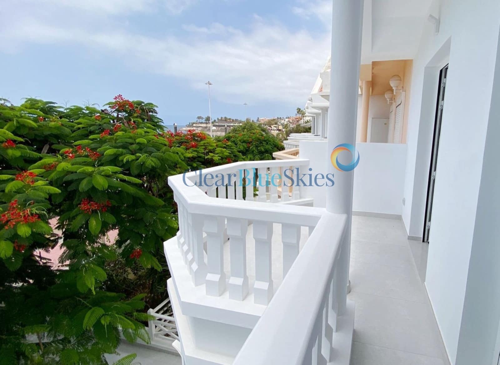 3 soveværelse Villa til salg i Playa Fanabe med swimmingpool garage - € 1.400.000 (Ref: 7405062)