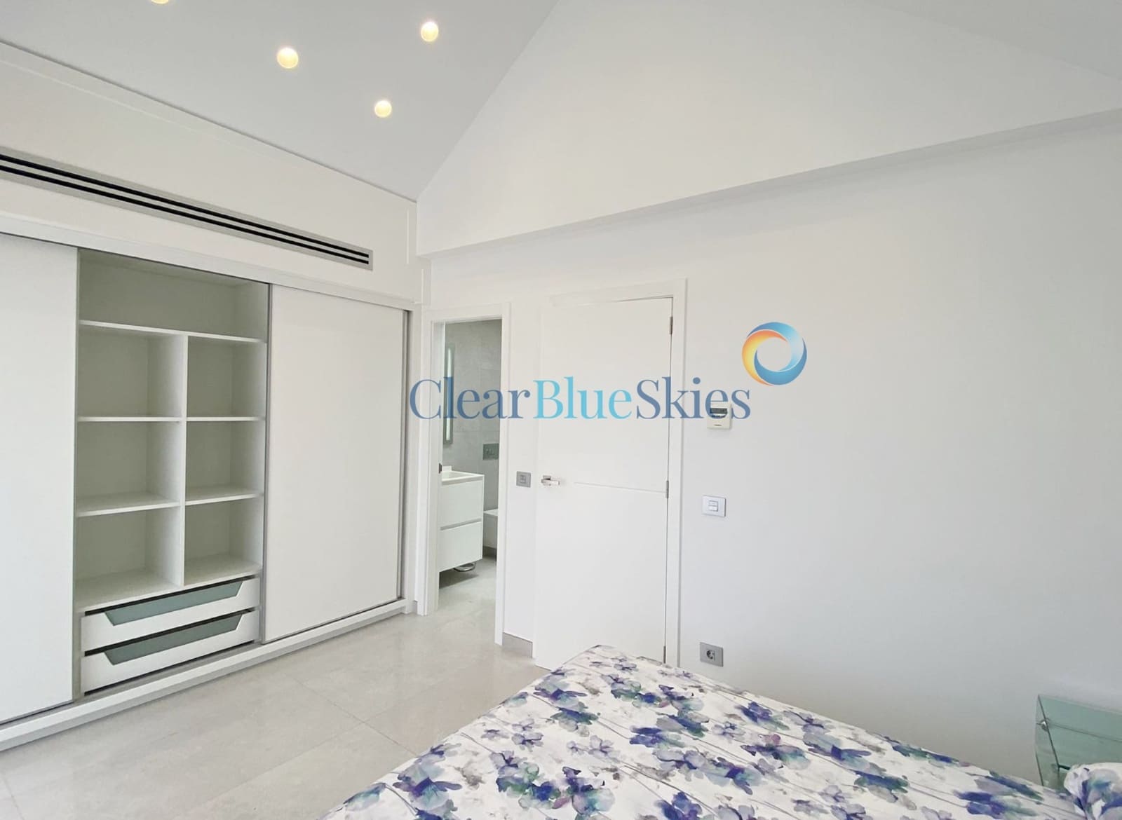 3 soveværelse Villa til salg i Playa Fanabe med swimmingpool garage - € 1.400.000 (Ref: 7405062)