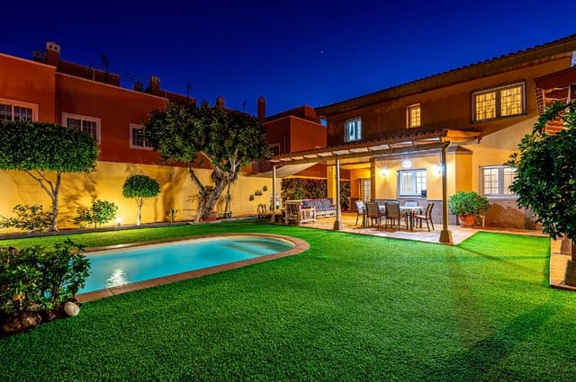 3 chambre Villa/Maison à vendre à Adeje avec piscine garage - 1 250 000 € (Ref: 7676870)