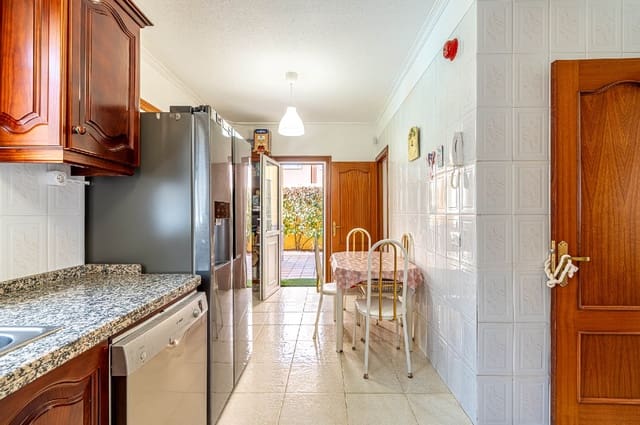 3 chambre Villa/Maison à vendre à Adeje avec piscine garage - 1 250 000 € (Ref: 7676870)