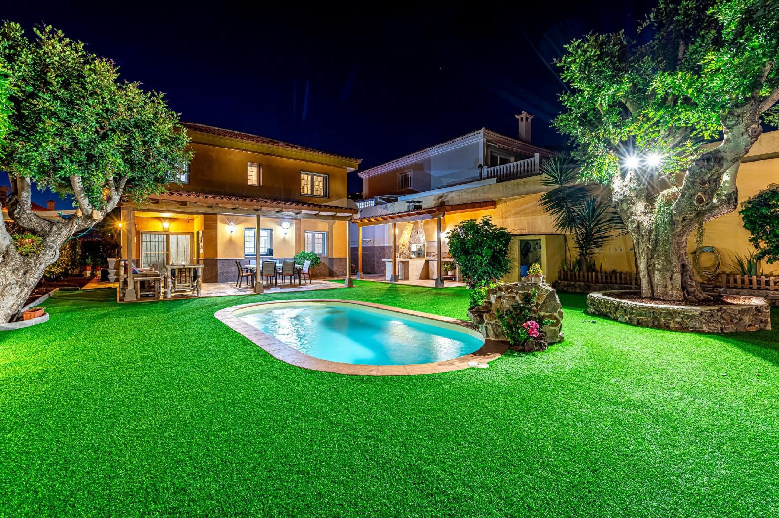 3 chambre Villa/Maison à vendre à Adeje avec piscine garage - 1 250 000 € (Ref: 7676870)