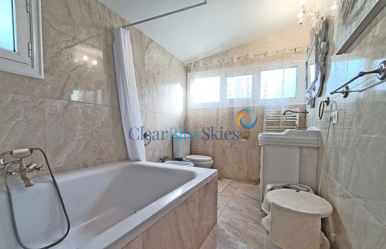 4 soveværelse Bungalow til salg i Chayofa med swimmingpool garage - € 700.000 (Ref: 7774502)