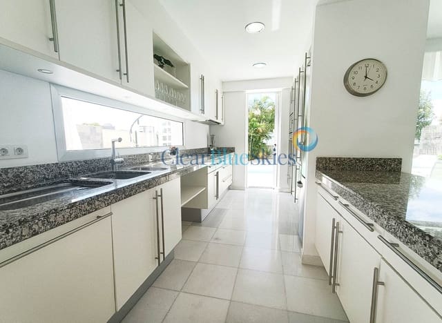 5 soverom Villa til salgs i Playa del Duque, Adeje med svømmebasseng garasje - € 3 200 000 (Ref: 7798106)