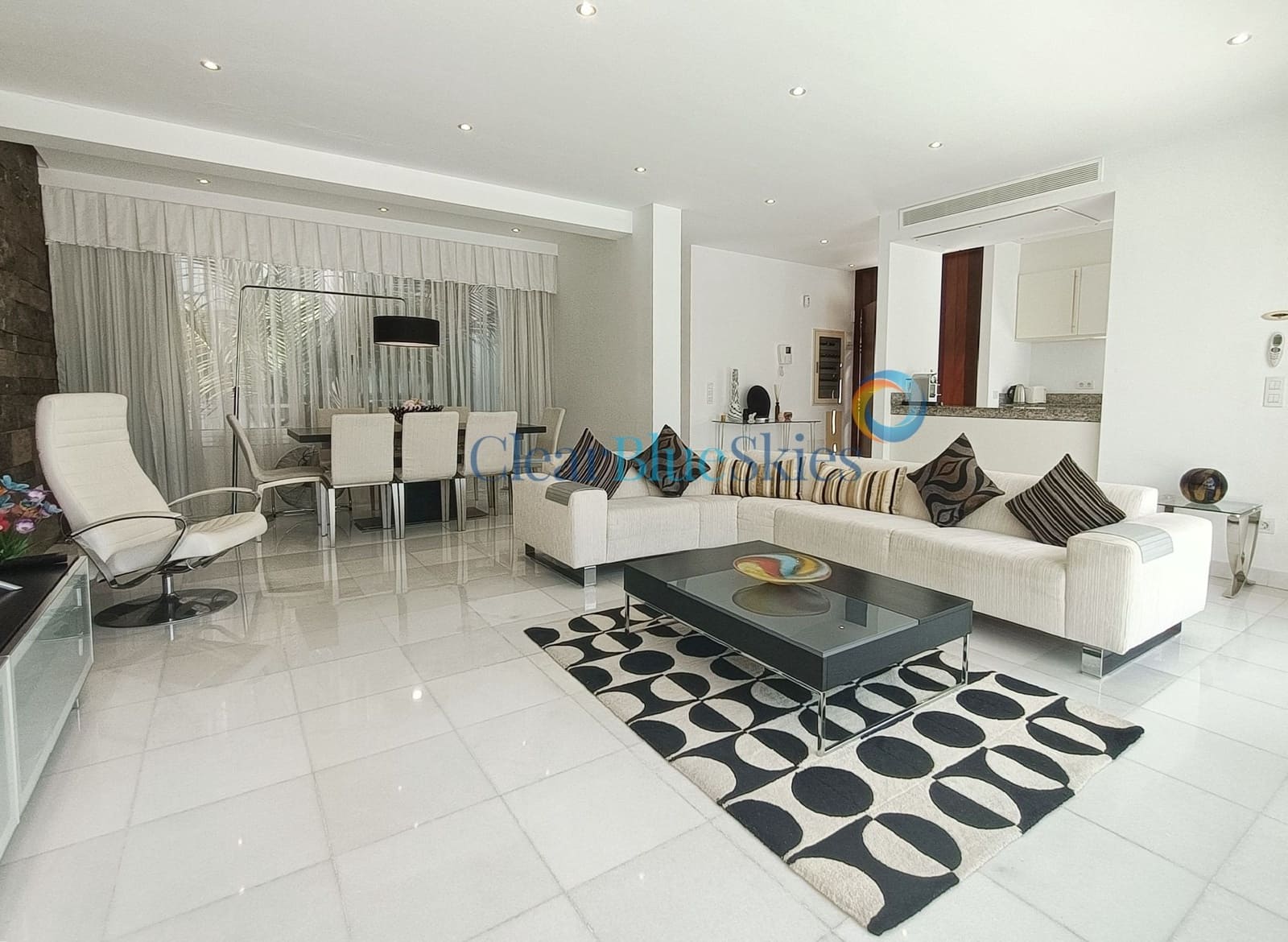 5 bedroom Villa for sale in Playa del Duque with pool garage - € 3,200,000 (Ref: 7798106)