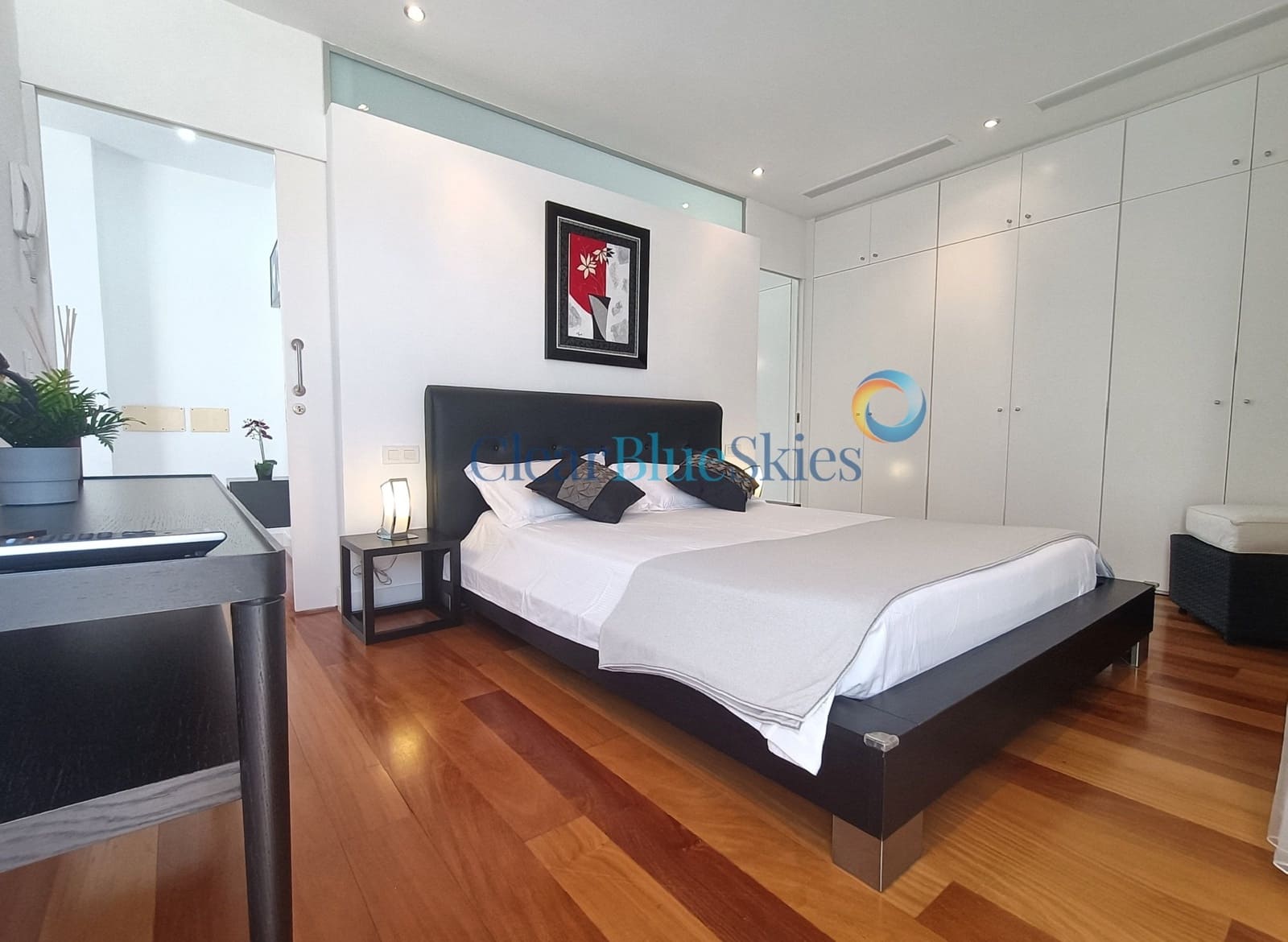 5 bedroom Villa for sale in Playa del Duque with pool garage - € 3,200,000 (Ref: 7798106)