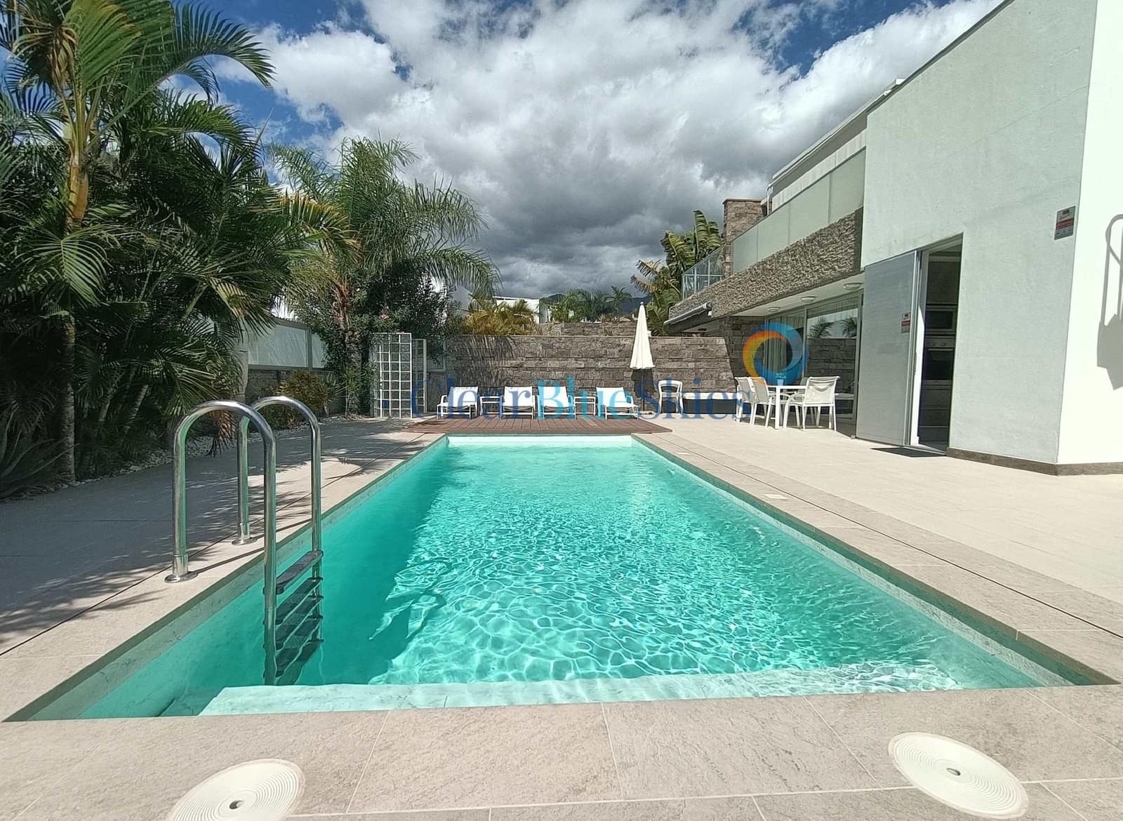 5 bedroom Villa for sale in Playa del Duque with pool garage - € 3,200,000 (Ref: 7798106)