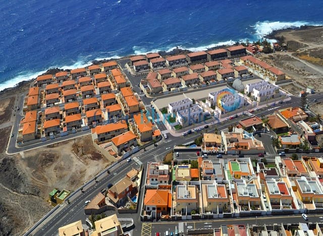 3 soveværelse Villa til salg i El Medano, Granadilla de Abona med garage - € 495.424 (Ref: 8037061)