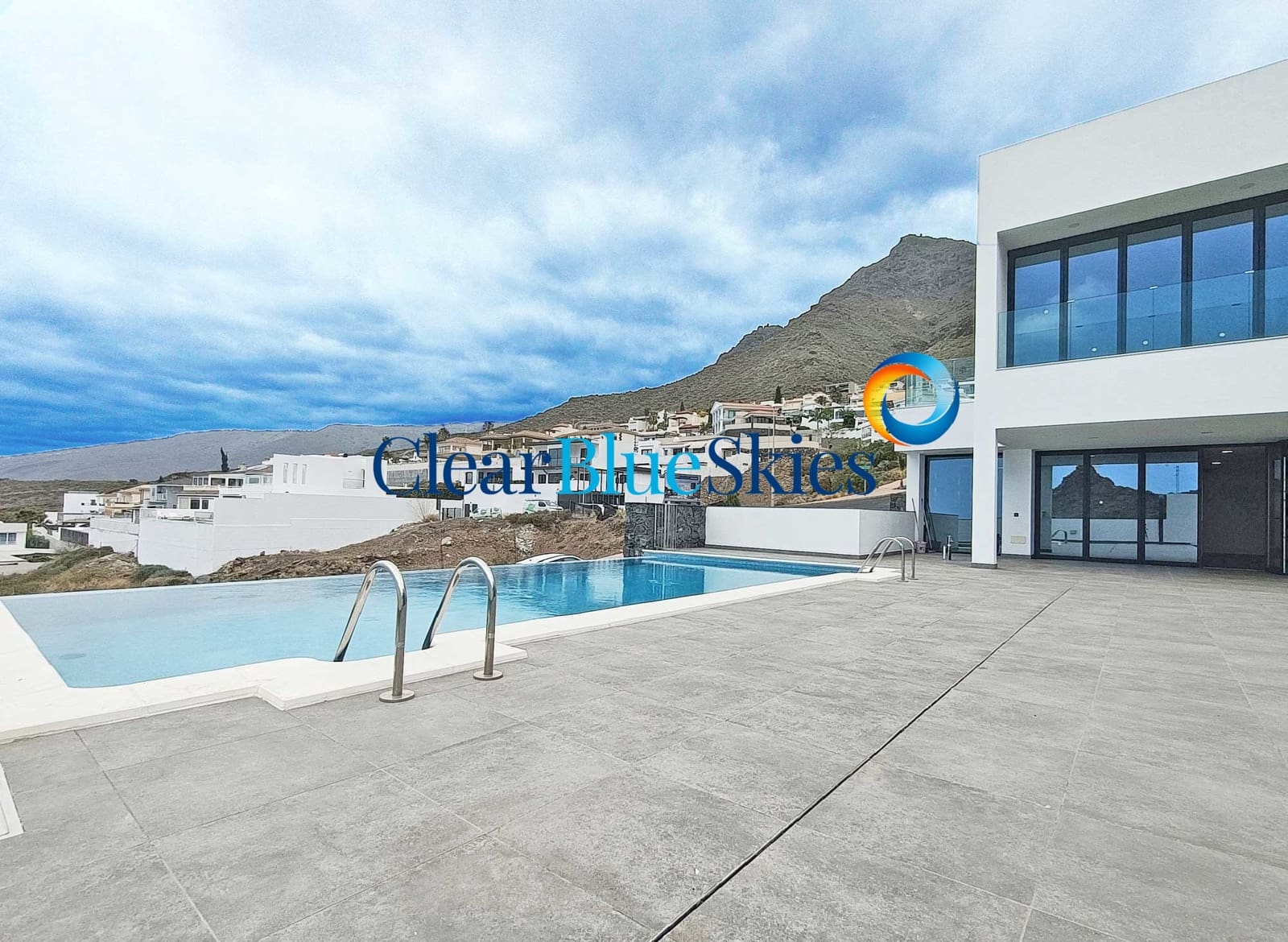 3 sovrum Villa till salu i Torviscas med pool garage - 1 950 000 € (Ref: 8331061)