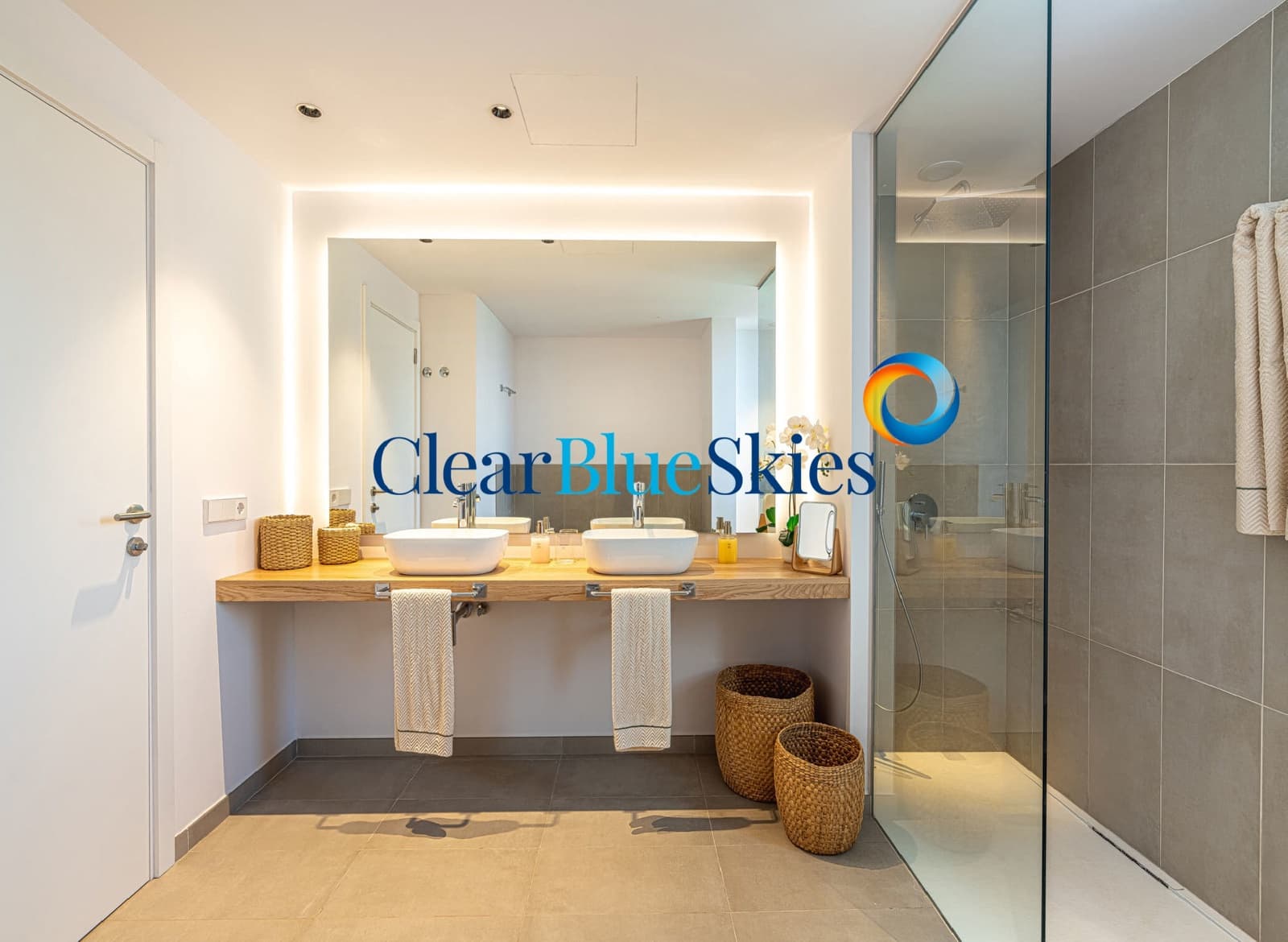 3 chambre Villa/Maison à vendre à Guia de Isora avec piscine garage - 1 979 000 € (Ref: 8416974)