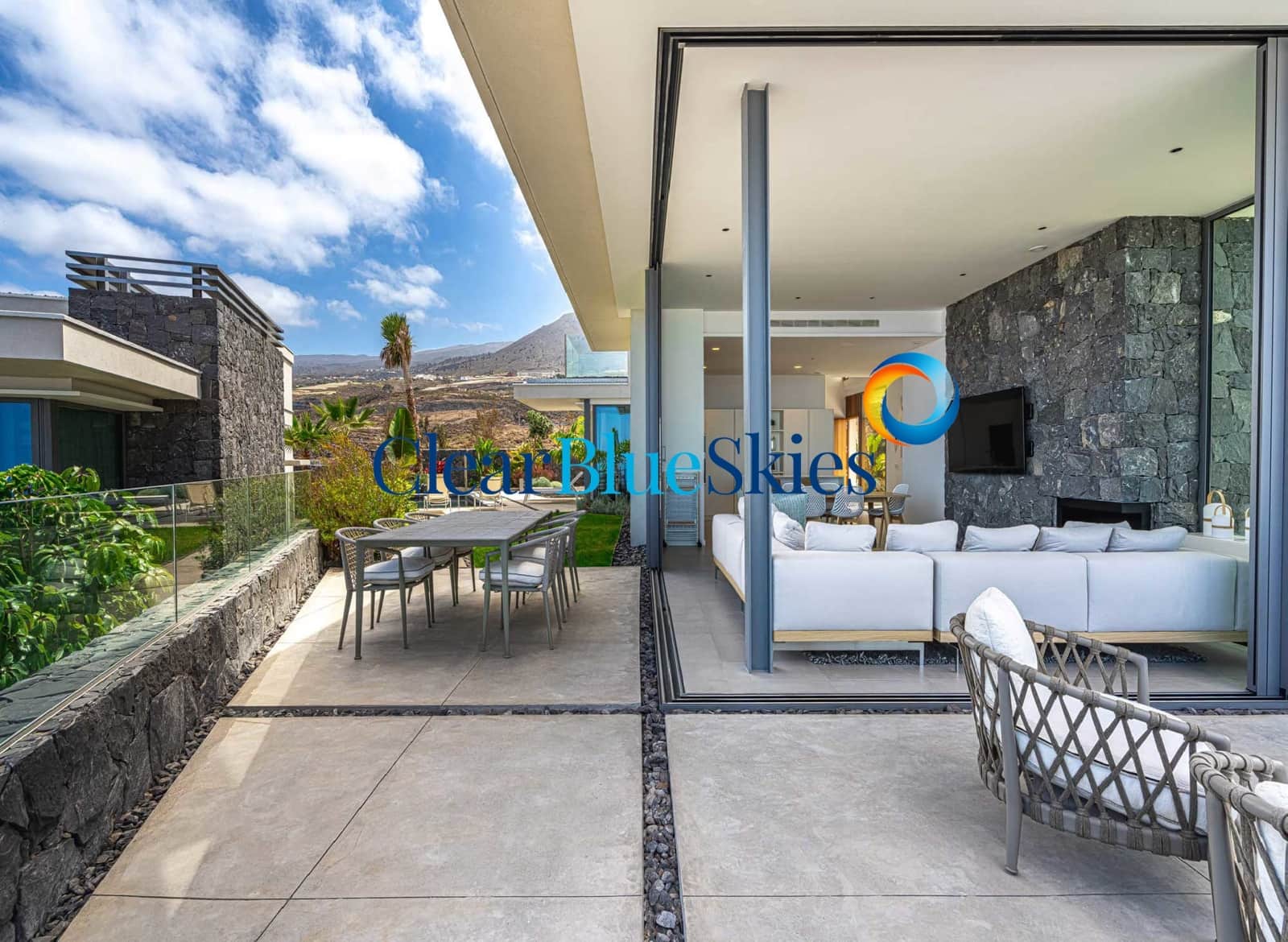 3 chambre Villa/Maison à vendre à Guia de Isora avec piscine garage - 1 979 000 € (Ref: 8416974)