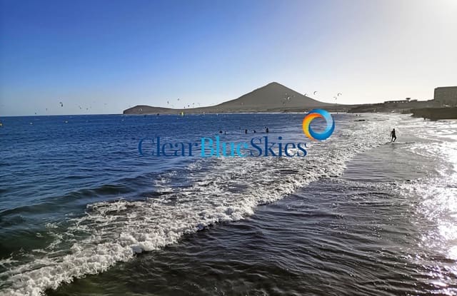 2 slaapkamer Appartement te koop in El Medano, Granadilla de Abona met zwembad garage - € 326.000 (Ref: 8575404)