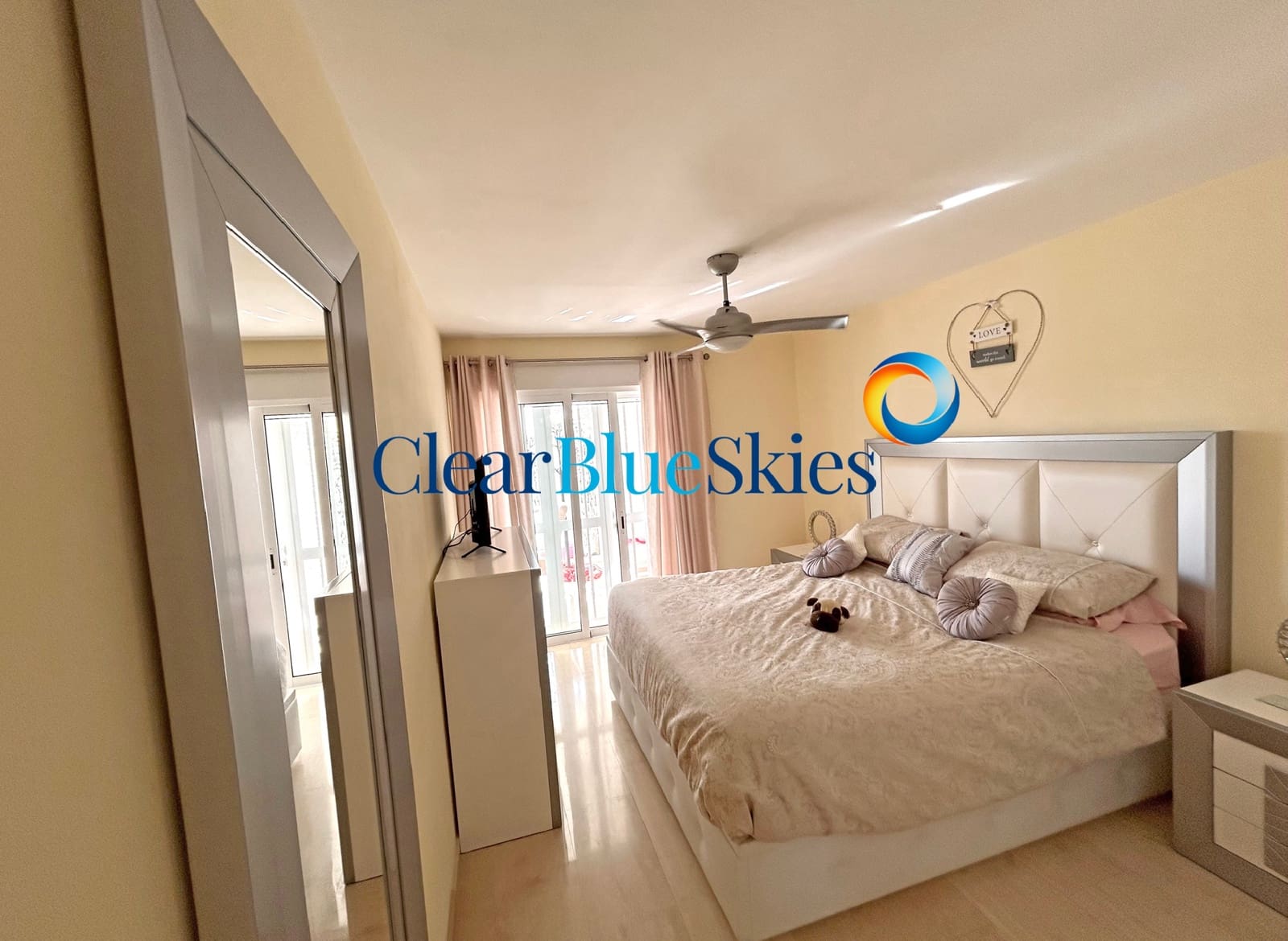 3 bedroom Apartment for sale in La Caleta Adeje with garage - € 805,000 (Ref: 8754823)