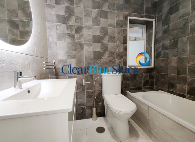 4 makuuhuone Bungalow myytävänä paikassa Amarilla Golf, San Miguel de Abona mukana uima-altaan 
autotalli - 585 000 € (Ref: 8777525)