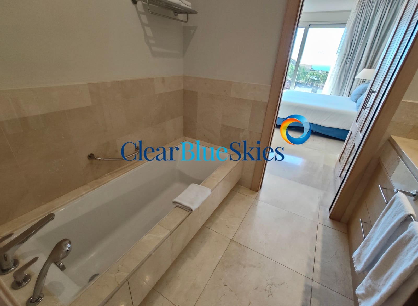 3 soverom Penthouse til salgs i Playa San Juan med svømmebasseng garasje - € 1 770 000 (Ref: 8809407)