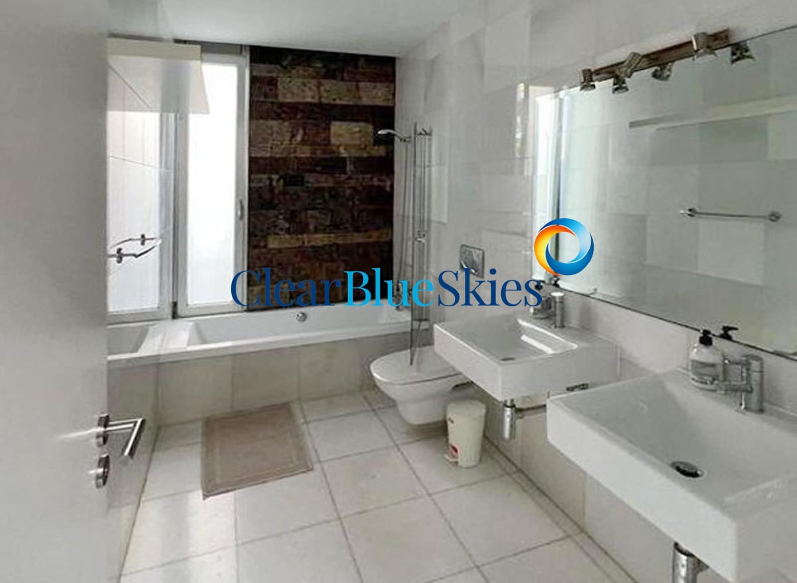 5 bedroom Villa for sale in Playa del Duque with pool garage - € 2,850,000 (Ref: 8837943)