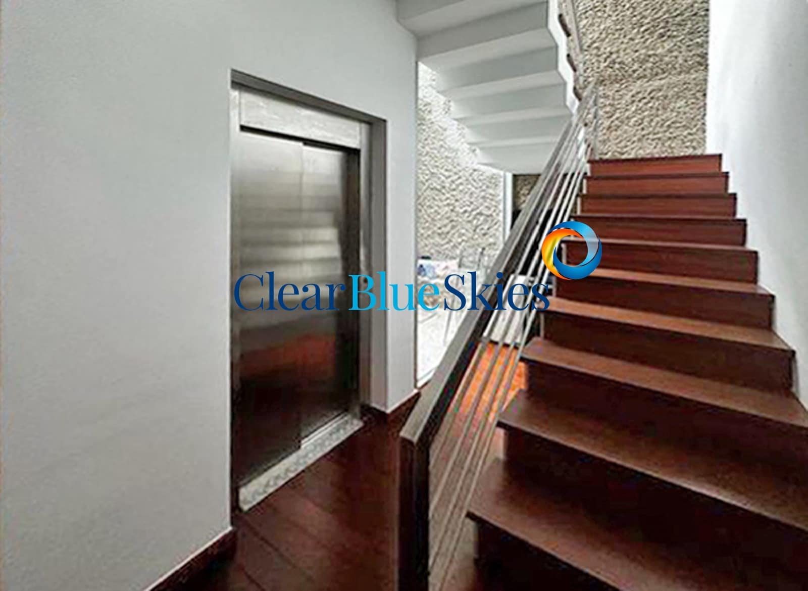 5 bedroom Villa for sale in Playa del Duque with pool garage - € 2,850,000 (Ref: 8837943)