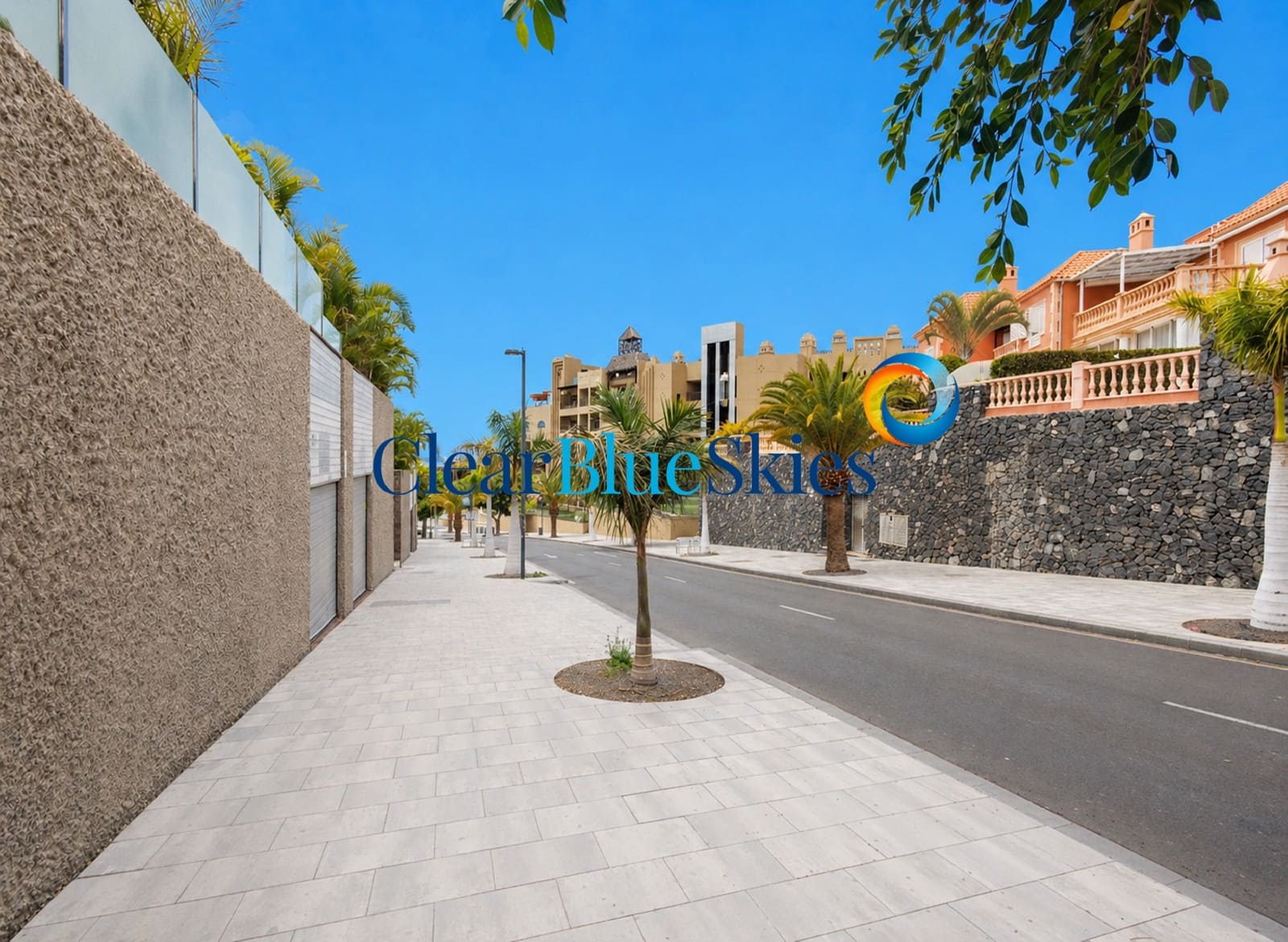 5 bedroom Villa for sale in Playa del Duque with pool garage - € 2,930,000 (Ref: 8837943)