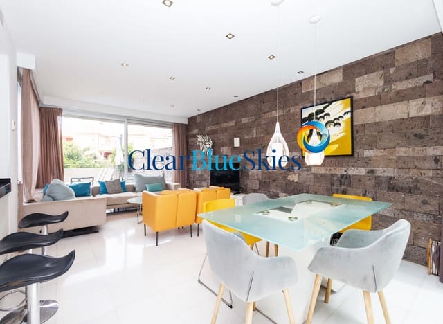 5 makuuhuone Huvila myytävänä paikassa Playa del Duque, Adeje mukana uima-altaan 
autotalli - 2 930 000 € (Ref: 8837943)