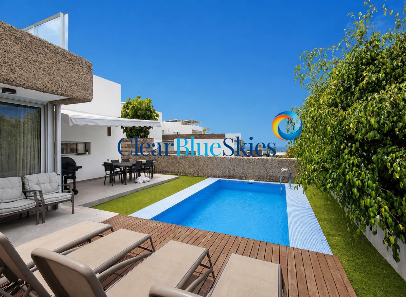 5 bedroom Villa for sale in Playa del Duque with pool garage - € 2,930,000 (Ref: 8837943)
