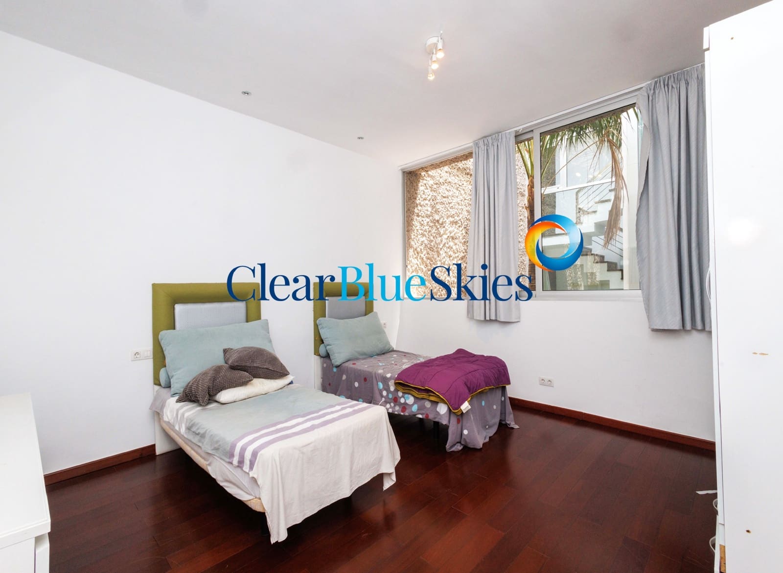 5 bedroom Villa for sale in Playa del Duque with pool garage - € 2,930,000 (Ref: 8837943)