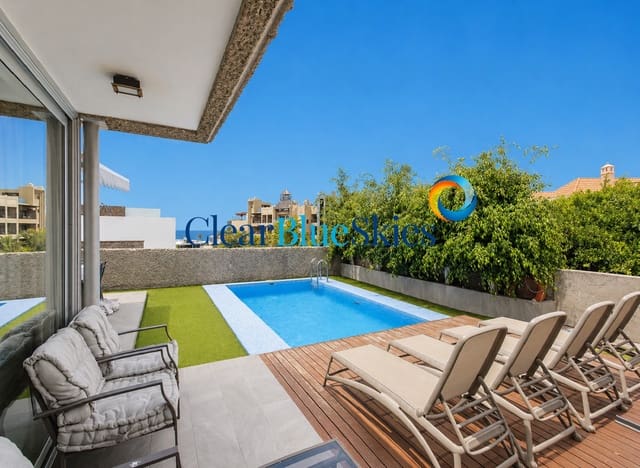 5 makuuhuone Huvila myytävänä paikassa Playa del Duque, Adeje mukana uima-altaan 
autotalli - 2 930 000 € (Ref: 8837943)