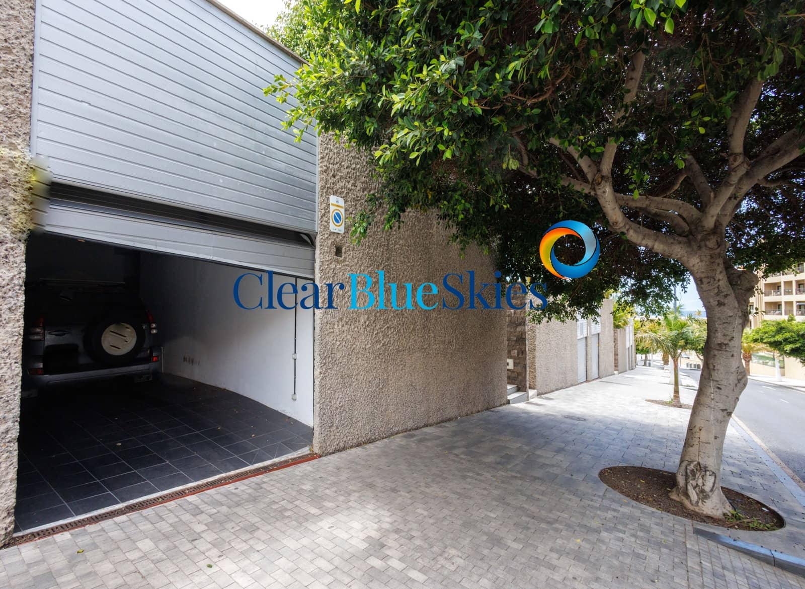 5 bedroom Villa for sale in Playa del Duque with pool garage - € 2,930,000 (Ref: 8837943)