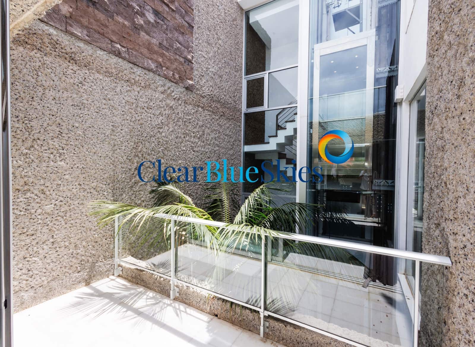 5 bedroom Villa for sale in Playa del Duque with pool garage - € 2,930,000 (Ref: 8837943)