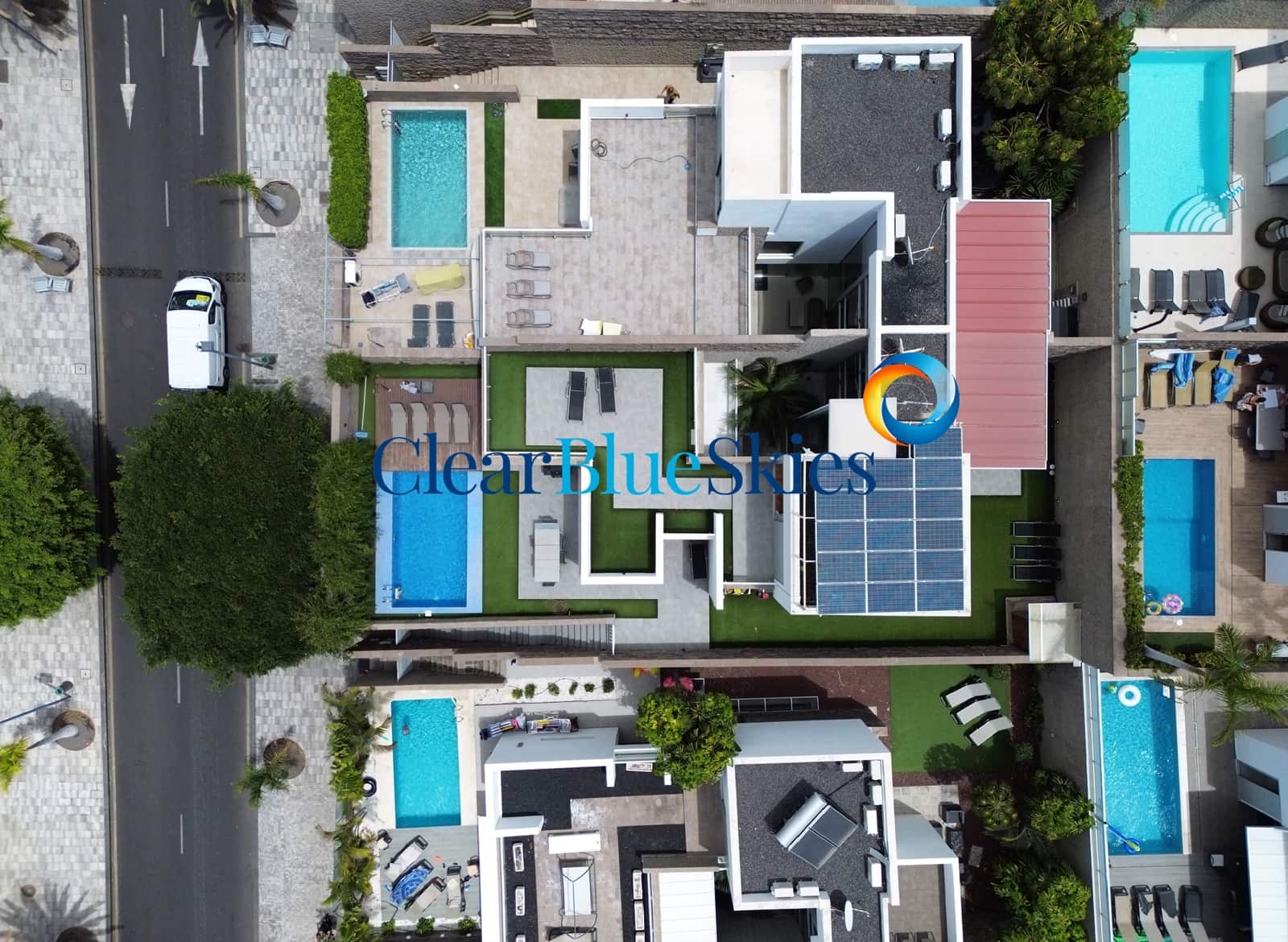 5 bedroom Villa for sale in Playa del Duque with pool garage - € 2,930,000 (Ref: 8837943)