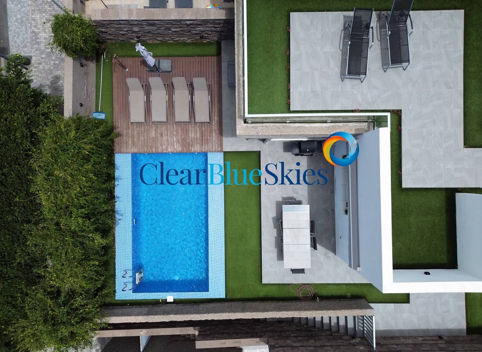 5 bedroom Villa for sale in Playa del Duque with pool garage - € 2,930,000 (Ref: 8837943)