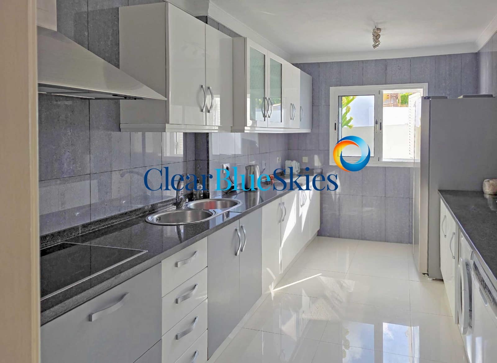 2 quarto Moradia Geminada para venda em Costa Adeje com piscina garagem - 550 000 € (Ref: 8977679)