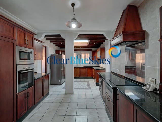 4 slaapkamer Villa te koop in Torviscas, Adeje met zwembad garage - € 990.000 (Ref: 9172381)